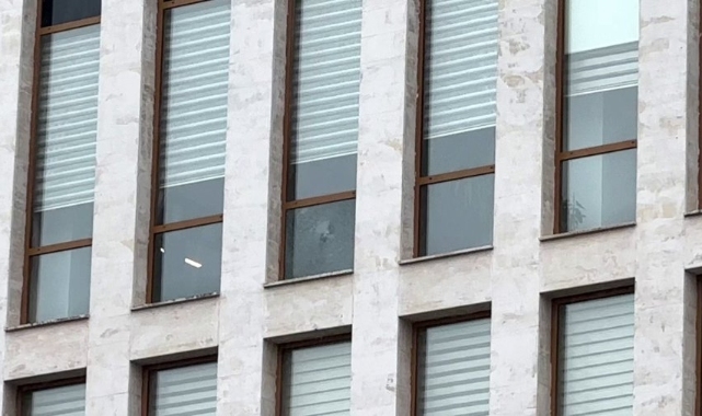 Arnavutköy Kaymakamlığı’na kurşun isabet etti, polis harekete geçti