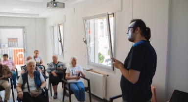Balçova Belediyesi’nden mobil dolandırıcılara karşı eğitim
