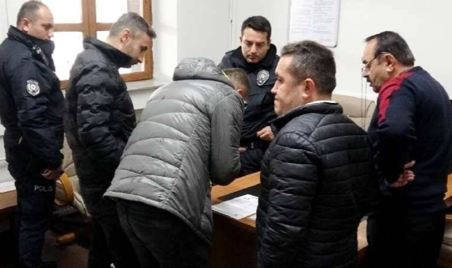 Bin liraya sahte yol izin belgesi yaptıran Afgan yolcu, tren garında yakalandı