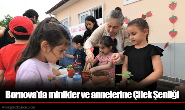 Bornova’da minikler ve annelerine Çilek Şenliği