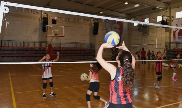 Çiğli Belediyesi’nin yaz spor okulu kayıtları başlıyor