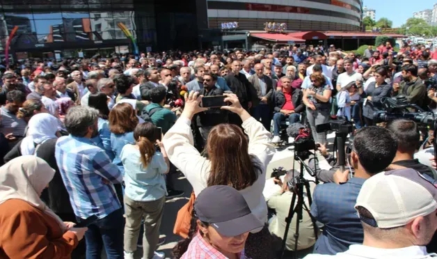 Diyarbakır'da Kobane Davası kararı protesto edildi: Mücadele sürecek
