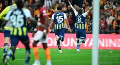 Fenerbahçe 10 kişiyle lider Galatasaray'ı evinde yıktı