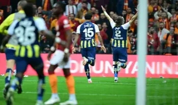 Fenerbahçe 10 kişiyle lider Galatasaray'ı evinde yıktı