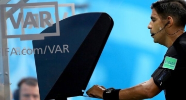 Futbolda sil baştan karar: 'VAR' yok mu oluyor?