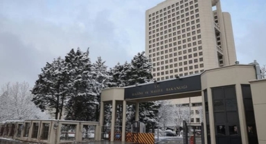 Hazine 1,1 milyar dolar borçlandı