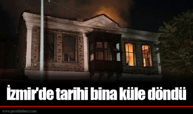 İzmir'de tarihi bina küle döndü