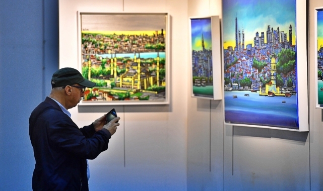 İzmirliler&#039;den Sanat ve Antika Fuarı’na yoğun ilgi