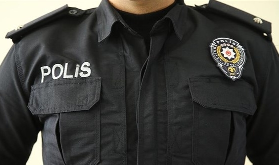 Kadınlar tuvaletinde kapı altından fotoğraf çeken polis açığa alındı