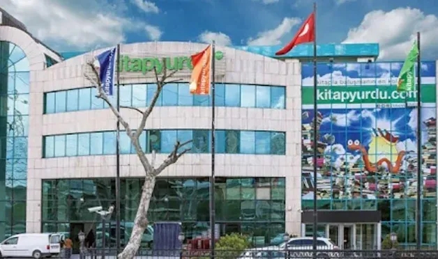 Kitapyurdu'nun binasına kilit vuruldu: 'Belediye yüksek miktarda bağış istedi'