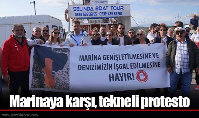 Marinaya karşı, tekneli protesto