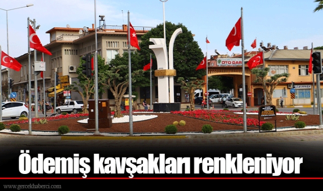 Ödemiş kavşakları renkleniyor