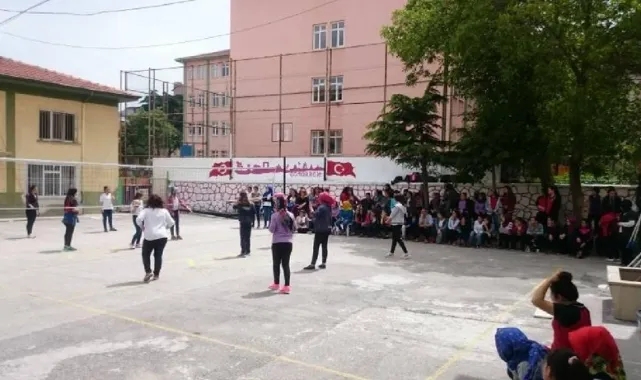 Öğrenci pansiyonunda 'gıda zehirlenmesi' şüphesi: 47 öğrenci hastanelik oldu