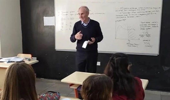 Okuldan atılan öğrenci, müdüre kurşun yağdırdı