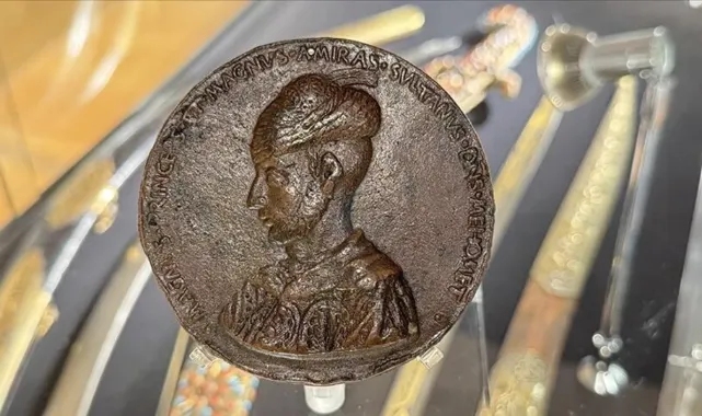 Osmanlı eserleri açık artırmada: Fatih'in 'tılsımlı madalyonu' satılıyor