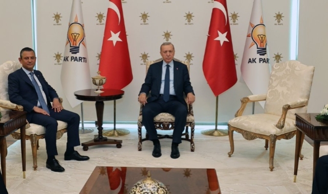 Özgür Özel, Erdoğan ile görüşmesinde gündem olan 'boş koltuk' sorusuna yanıt verdi