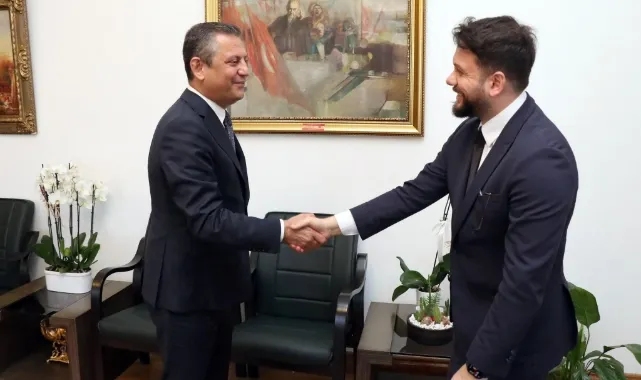 Özgür Özel&#039;le görüşen yandaş gazeteciden açıklama!