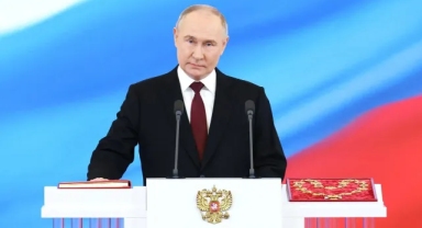 Rusya'da Putin göreve başladı, hükümet istifa etti