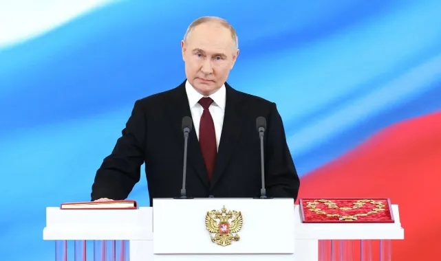 Rusya'da Putin göreve başladı, hükümet istifa etti