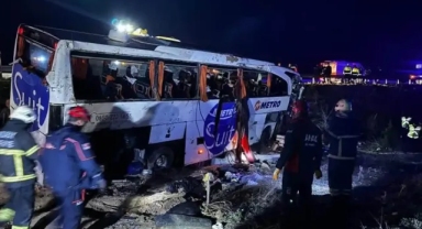 Şoför uyudu, otobüs şarampole devrildi: İki ölü, 32 yaralı