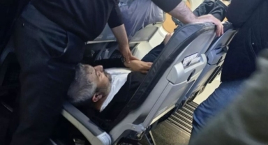 Uçakta kalbi duran yolcuyu AK Partili vekil hayata döndürdü