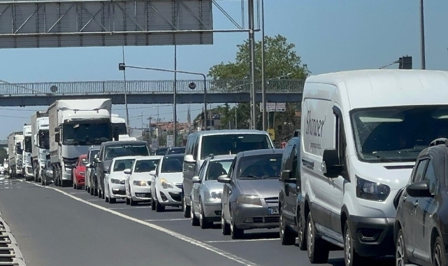 Bayram tatili dönüşü başladı... Binlerce araç yoğunluk oluşturdu