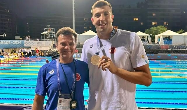 Fenerbahçe ve Milli Takım yüzücüsü Emre Sakcı'dan tarihi başarı