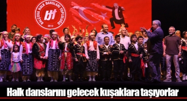 Halk danslarını gelecek kuşaklara taşıyorlar