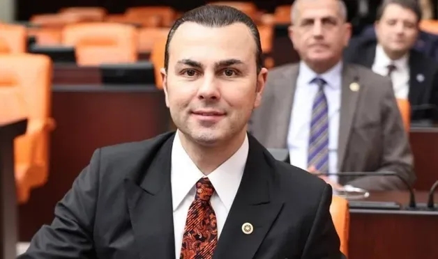 İYİ Parti Milletvekili Seyithan İzsiz partisinden istifa etti