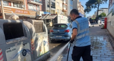 Karabağlar’da gece gündüz temizlik mesaisi