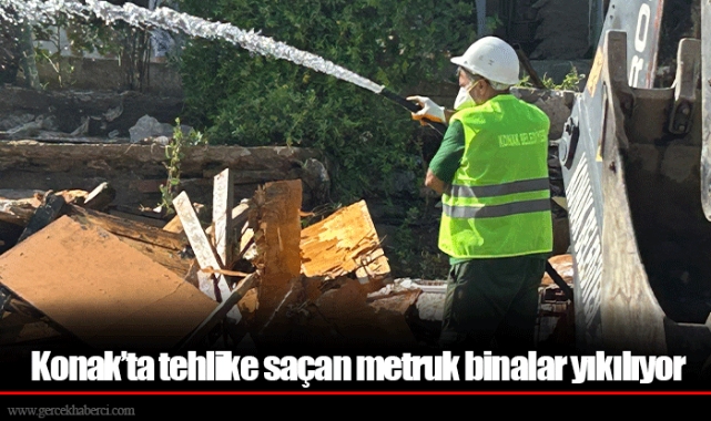 Konak’ta tehlike saçan metruk binalar yıkılıyor