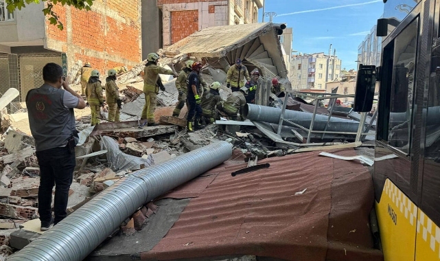Küçükçekmece'de 3 katlı bina çöktü: 1 kişi öldü, 8 kişi yaralandı