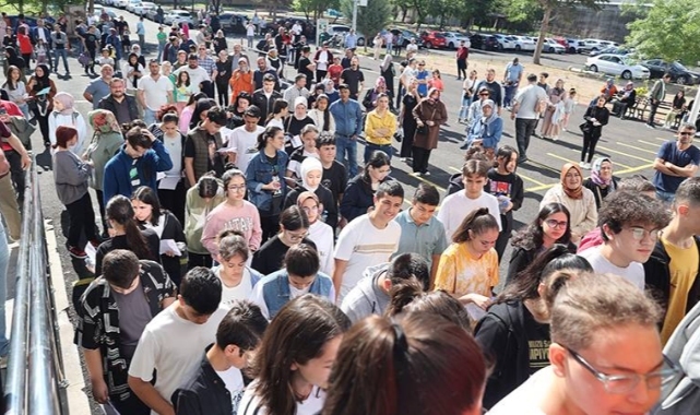 Milyonlarca öğrenci ter döküyor: LGS'nin ilk oturumu başladı