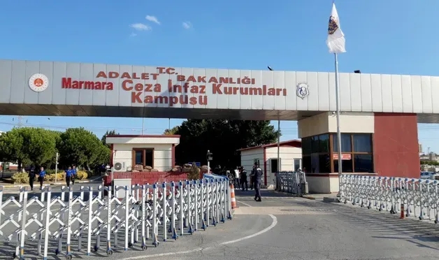 Silivri Kadın Cezaevi’nde yönetmeliğe aykırı uygulama: Yeni isteyen eski kıyafetini çöpe atsın