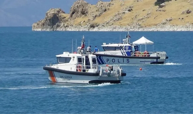 Van Gölü'nde kaybolan genci arama çalışmalarında 4'üncü gün: 28 kişilik dalgıç ekibi çalışma yürütüyor