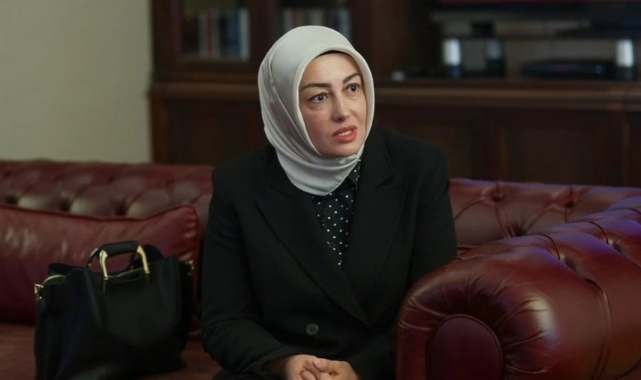 Ayşe Ateş Mesajları Tek Tek Paylaştı: 8 Yaşındaki Bir Kız Çocuğunu da Takip Ettirmişler