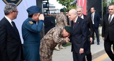 Bahçeli’den Gölbaşı ziyareti: Özel Harekat Başkanı elini öptü