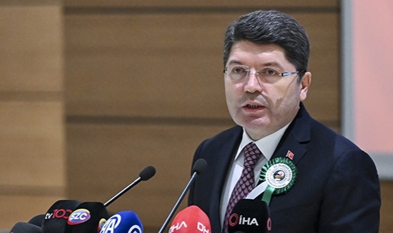 Bakan Tunç: Hukukta barajı 100 bine düşürmek için çalışıyoruz