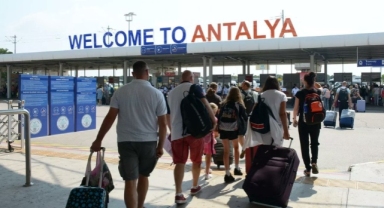 Bakan Uraloğlu açıkladı: Antalya Havalimanı'nda dün uçak trafiği rekoru kırıldı