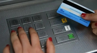 Bankalardan yeni düzenleme geldi: ATM'de o işlemi yapanların kartı verilmeyecek!