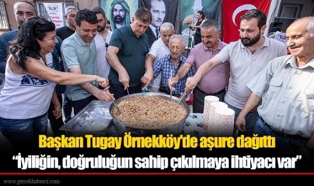 Başkan Tugay Örnekköy'de aşure dağıttı