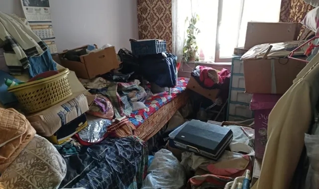 Belediye Ekipleri Harekete Geçti: Evden 4 Kamyon Çöp Çıktı