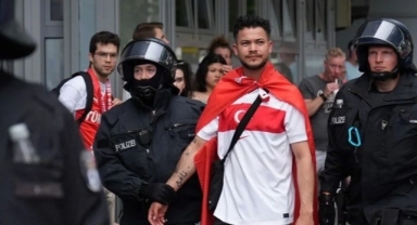 Berlin'de Türk taraftarlar gözaltına alındı