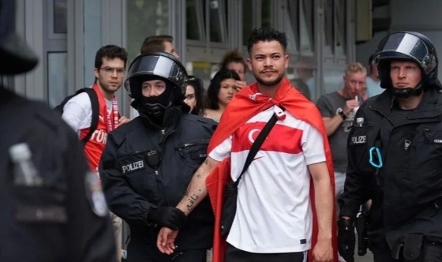 Berlin'de Türk taraftarlar gözaltına alındı