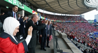 Cumhurbaşkanı Erdoğan, Türkiye-Hollanda maçında milli takımı yalnız bırakmadı