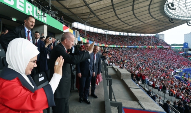 Cumhurbaşkanı Erdoğan, Türkiye-Hollanda maçında milli takımı yalnız bırakmadı