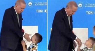 Erdoğan'dan elini öpmeyen çocuğa 'tokat' hareketi