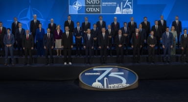 Erdoğan ve Biden'dan ayaküstü sohbet! NATO zirvesinde aile fotoğrafı