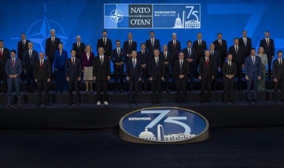 Erdoğan ve Biden'dan ayaküstü sohbet! NATO zirvesinde aile fotoğrafı