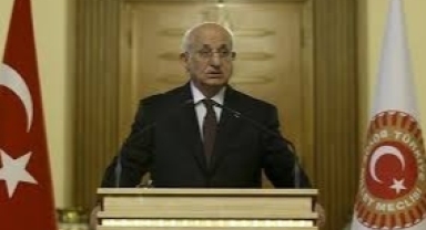 Eski TBMM Başkanı İsmail Kahraman, ihanet gecesini bir bir anlattı